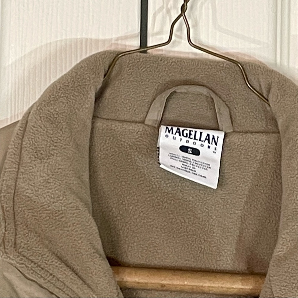Men's Magellan Outdoors Beige Zipup Jacket - Picture 4 of 5